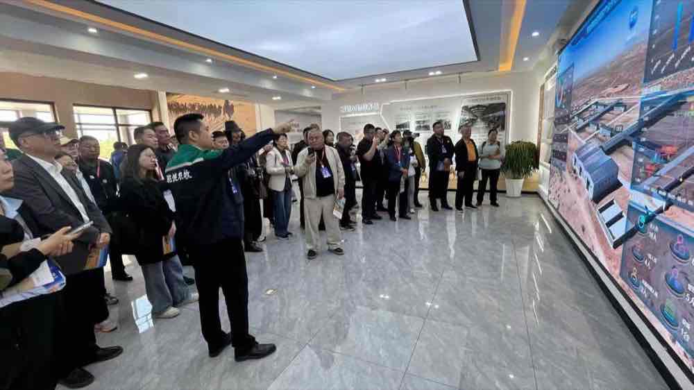 国际骆驼研究与发展大会相关活动现场展示驼健农牧智慧化骆驼养殖平台