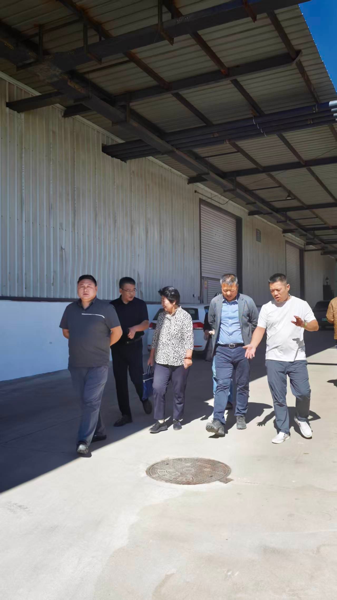 果壳团队与相关人员走访园区现场