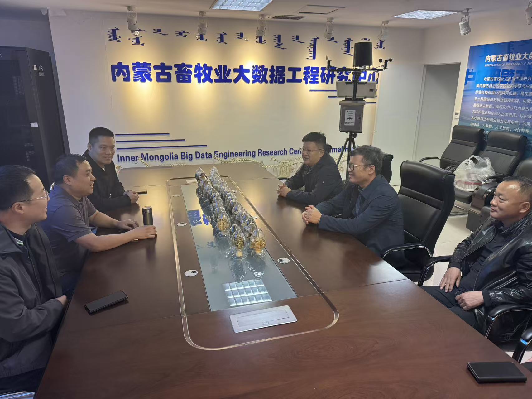 森工集团及乌尔旗汗森工公司相关领导走访科研平台，交流寒地农业转型方向
